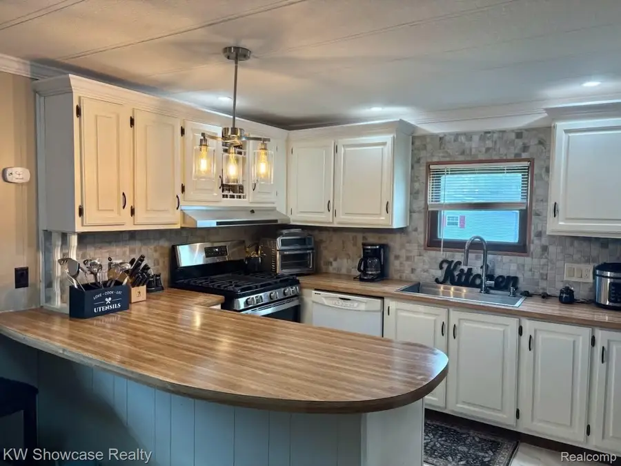 9435 Hunters Rill Road, Fenton, MI 48430 - #2