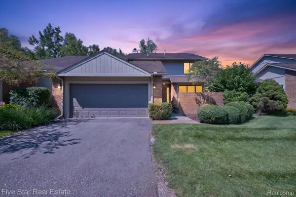 5610 Hillcrest Circle W, WestBloomfield, MI 48322