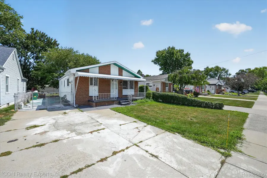 32000 Saint Margaret Street, Saint Clair Shores, MI 48082 - #2