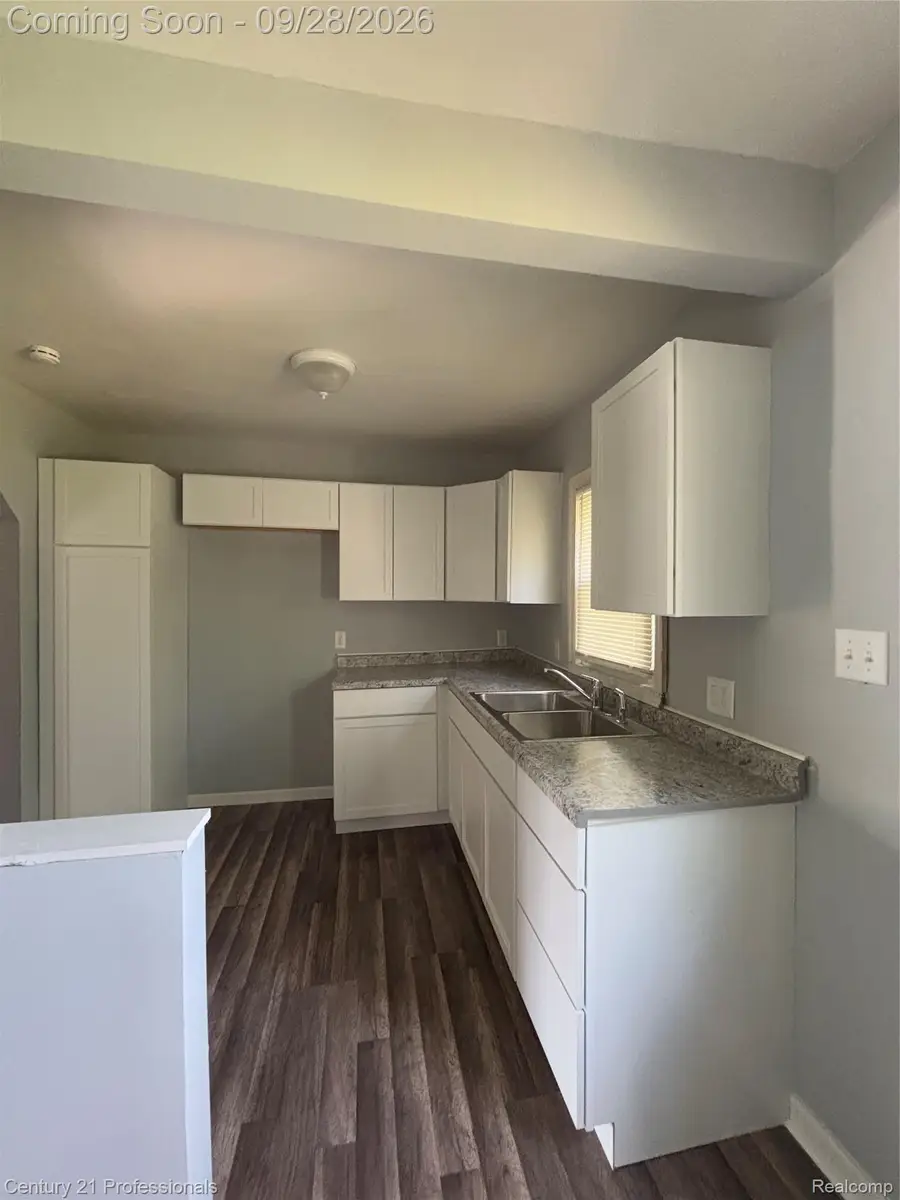 29118 James Street, Garden City, MI 48135 - #3