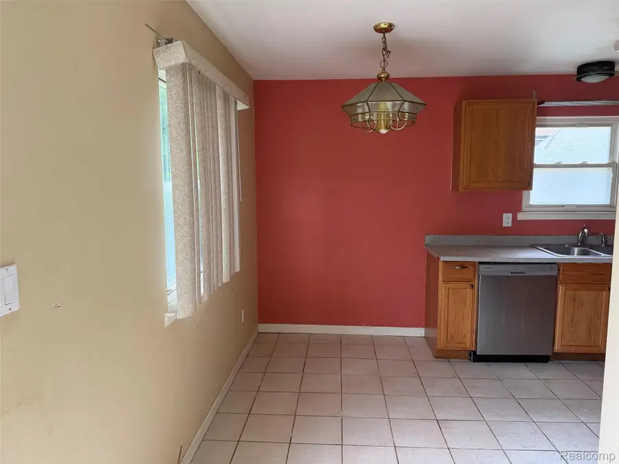 6486 Syracuse Street, Taylor, MI 48180 - #3