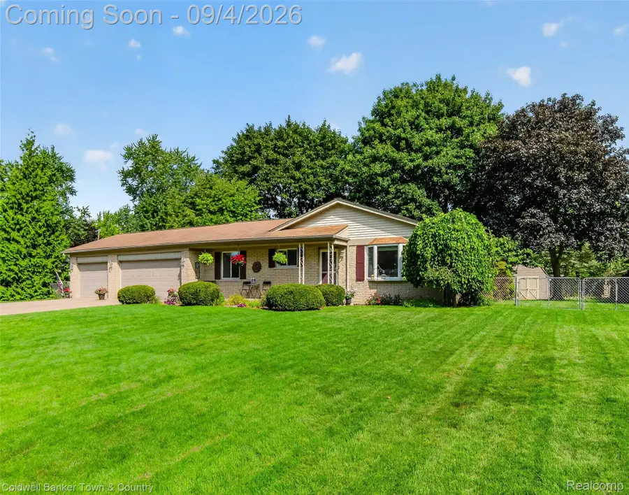 6282 Peach Drive, Clarkston, MI 48346 - #2