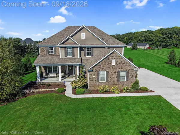 137 Crestview Drive, Rochester, MI 48306
