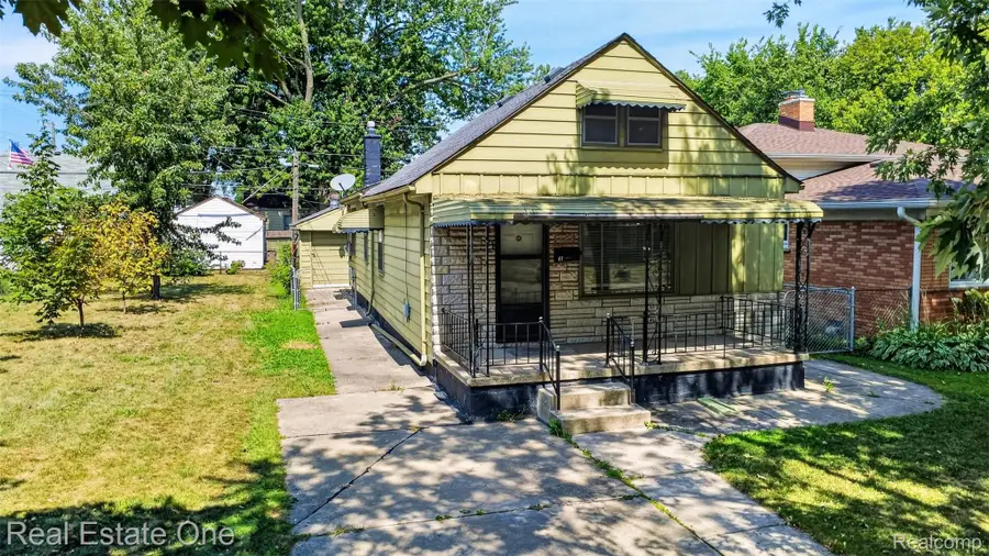 41 E Maxlow Avenue, Hazel Park, MI 48030 - #2