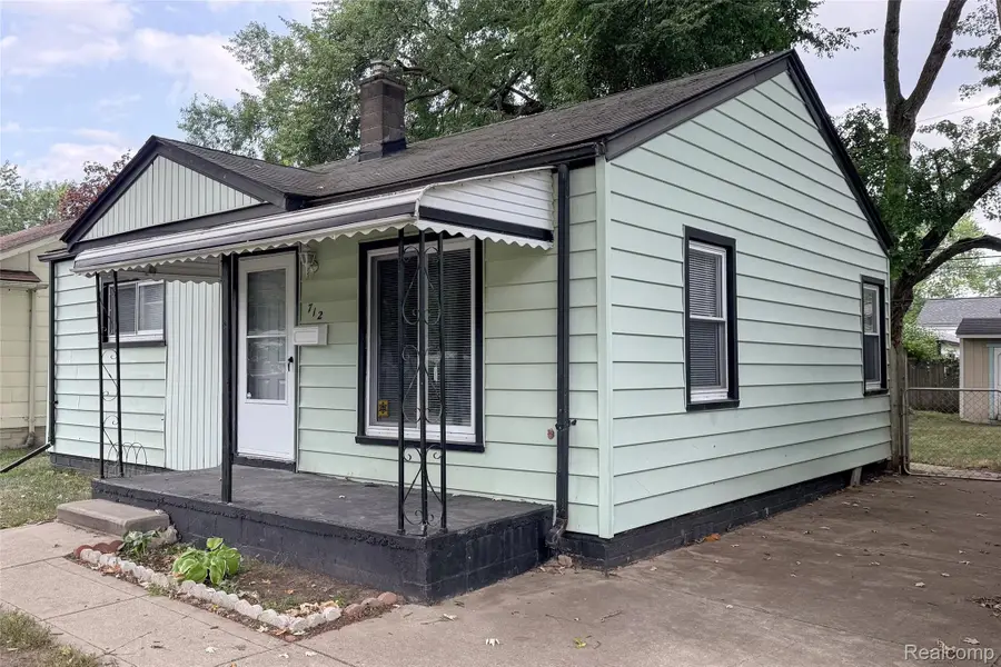 712 E Lincoln Avenue, Madison Heights, MI 48071 - #3