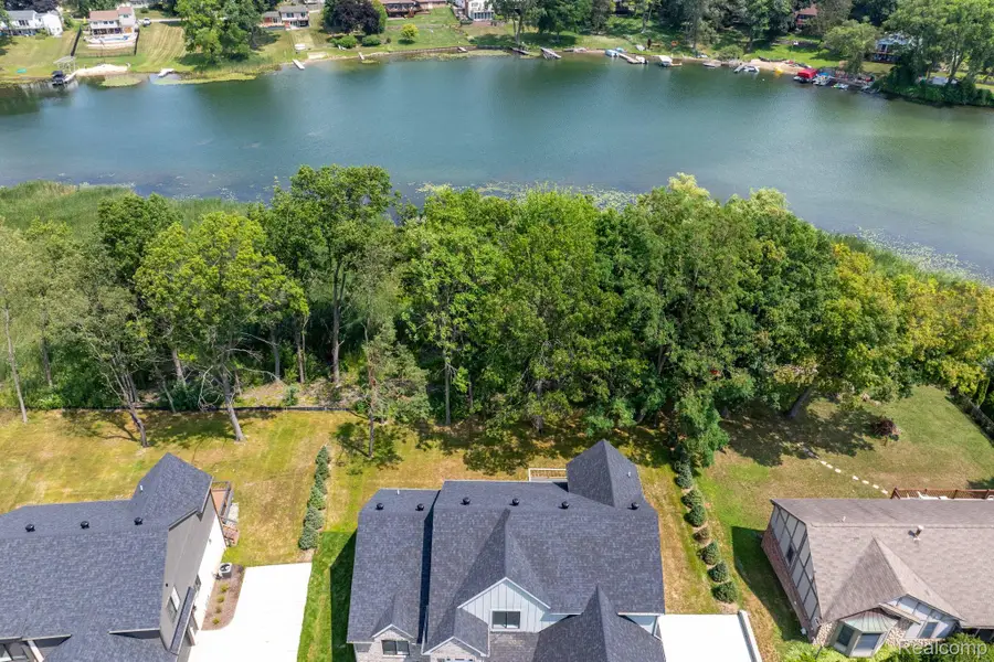 2934 W Walton Boulevard, Waterford, MI 48329 - #2