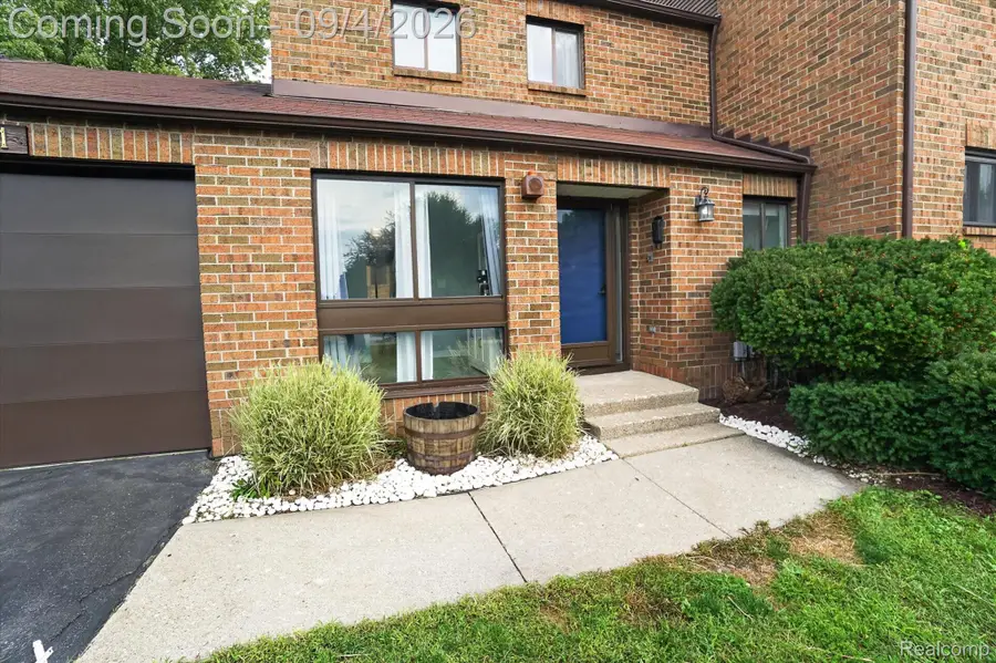261 Heritage Commons Street Se, Grand Rapids, MI 49503 - #2