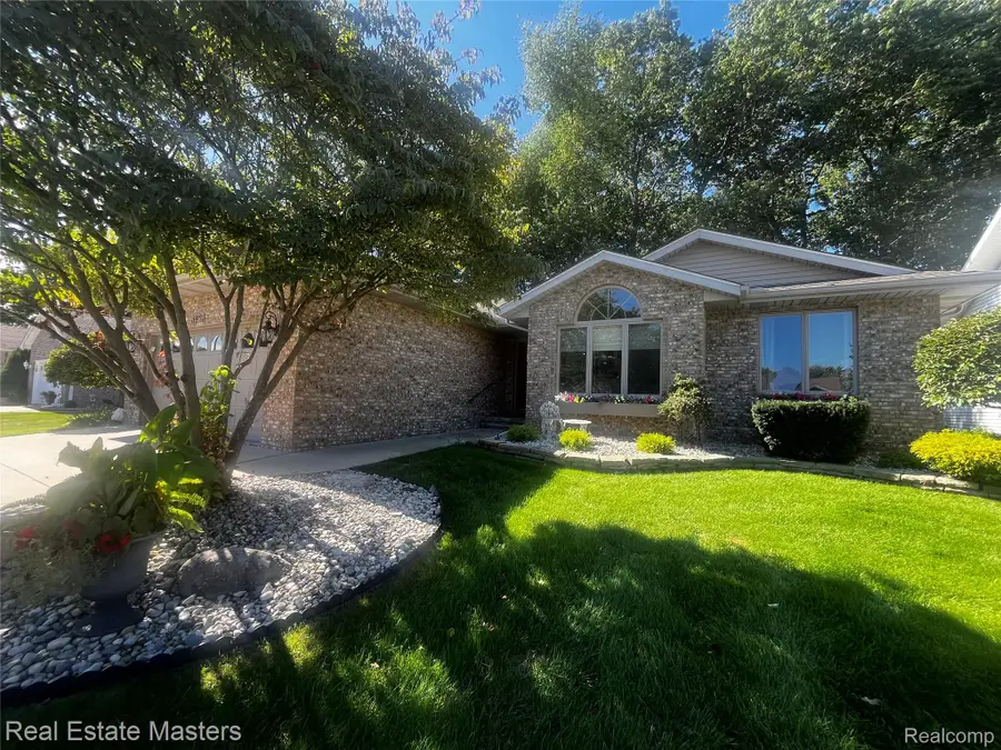 3923 Oak Hills Circle, Port Huron, MI 48060 - #2