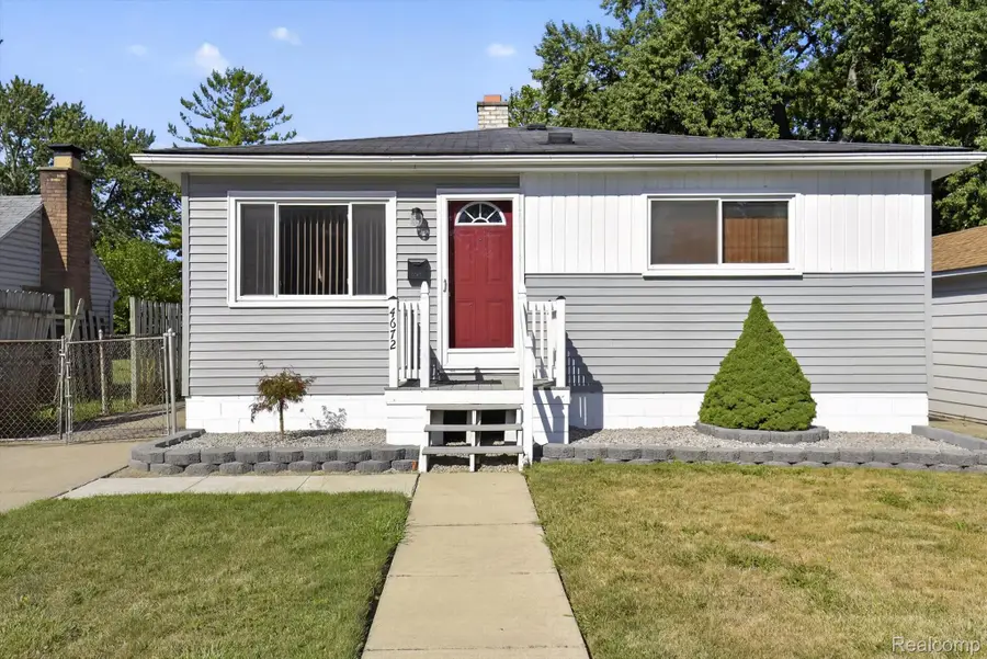 4672 Edgewood Street, Dearborn Heights, MI 48125 - #2