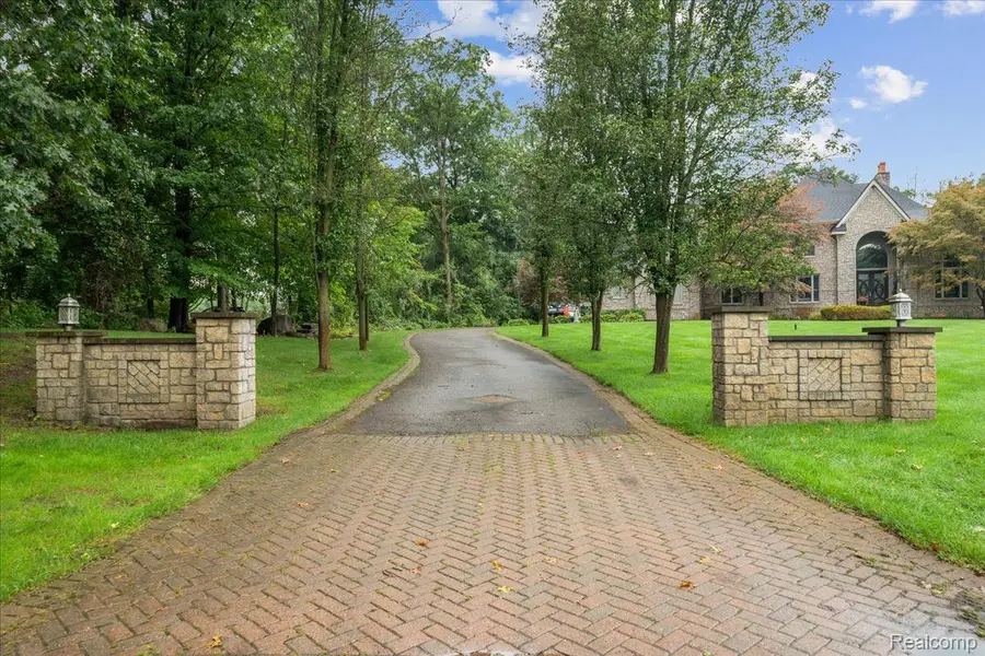 1400 Valleycrest Court, Milford, MI 48381 - #2