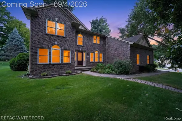 4380 Red Oak Boulevard, Waterford, MI 48329