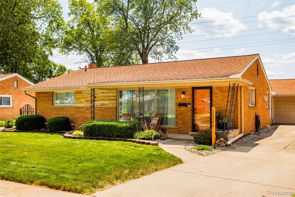 32095 Saint Annes Drive, Warren, MI 48092