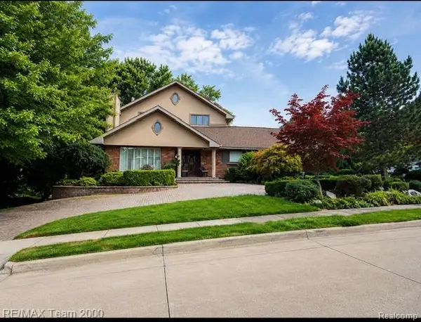 200 Barrington Place, Dearborn, MI 48124