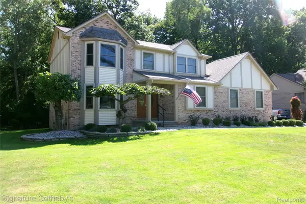 5303 Woodrun Drive, WestBloomfield, MI 48323