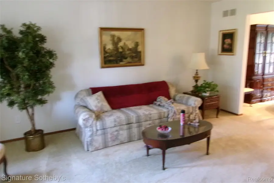 5303 Woodrun Drive, West Bloomfield, MI 48323 - #3