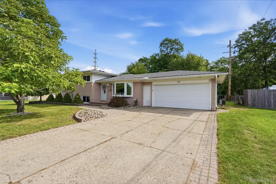 19 Baycrest Street, Waterford, MI 48327 - #2
