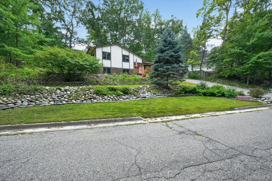 5001 Mohawk Avenue, Clarkston, MI 48348 - #2