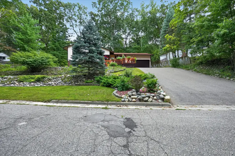 5001 Mohawk Avenue, Clarkston, MI 48348 - #3