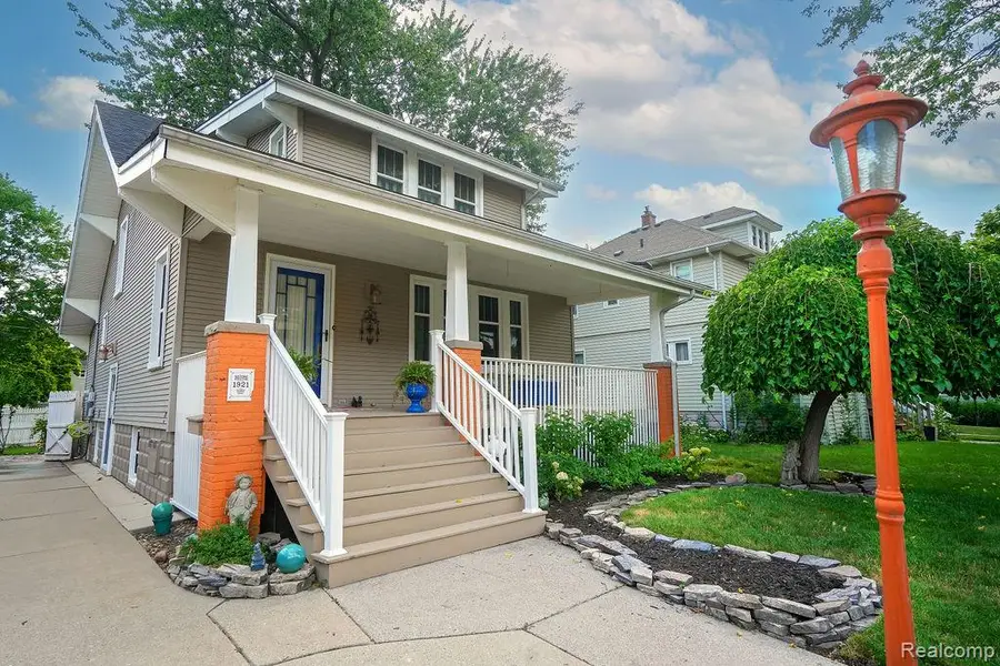 545 Eureka Road, Wyandotte, MI 48192 - #2