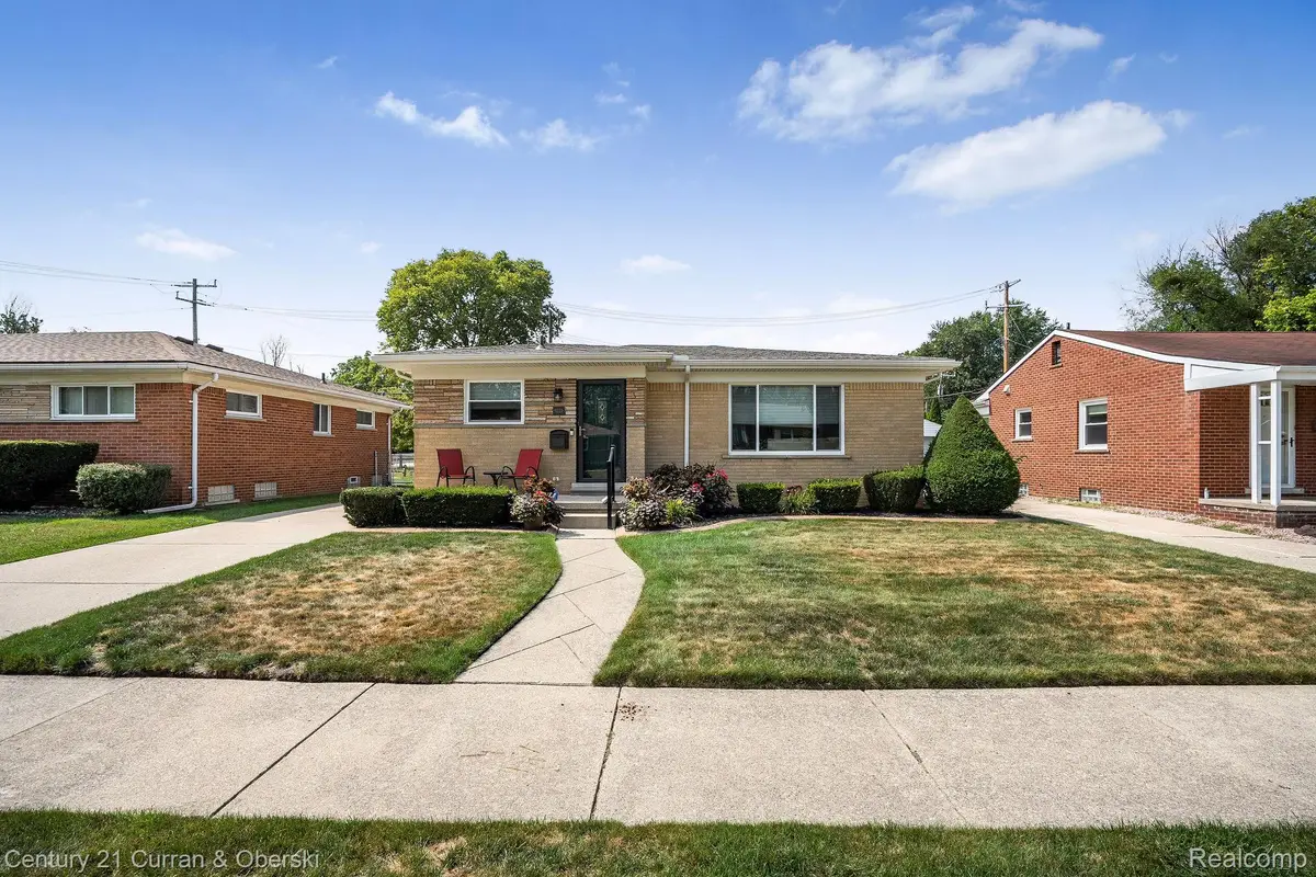 8233 N Evangeline Street, Dearborn Heights, MI 48127 - #1