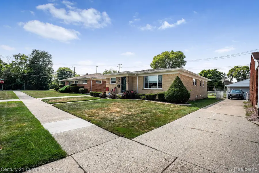 8233 N Evangeline Street, Dearborn Heights, MI 48127 - #3