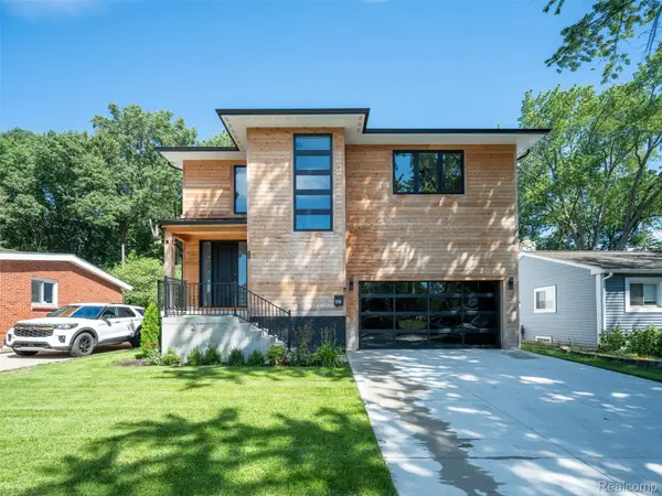 216 W Bloomfield Avenue, RoyalOak, MI 48073
