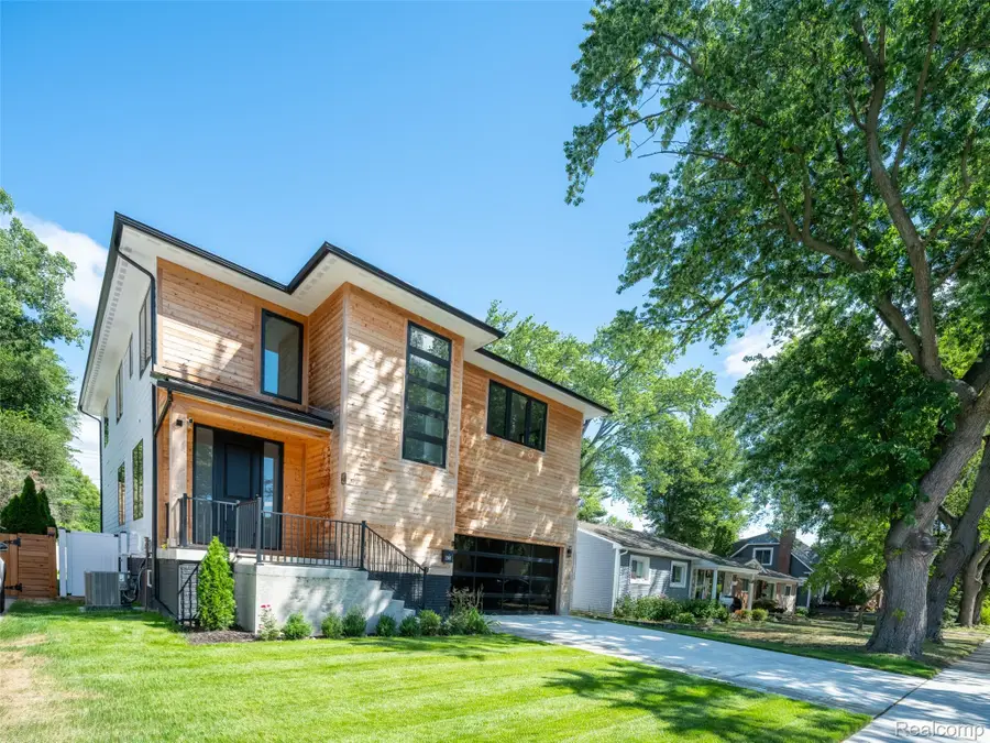 216 W Bloomfield Avenue, Royal Oak, MI 48073 - #2