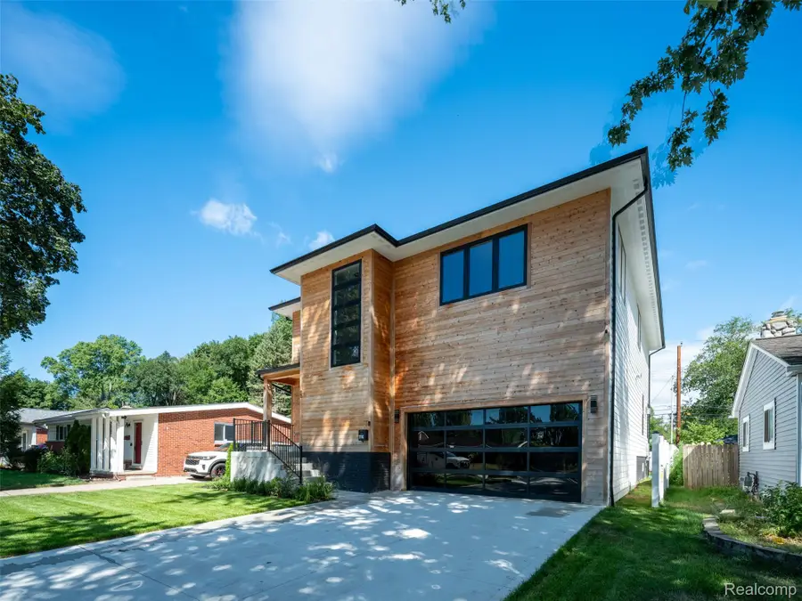 216 W Bloomfield Avenue, Royal Oak, MI 48073 - #3