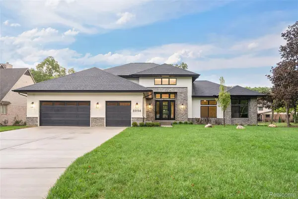 8894 Marquette Drive, GrosseIle, MI 48138