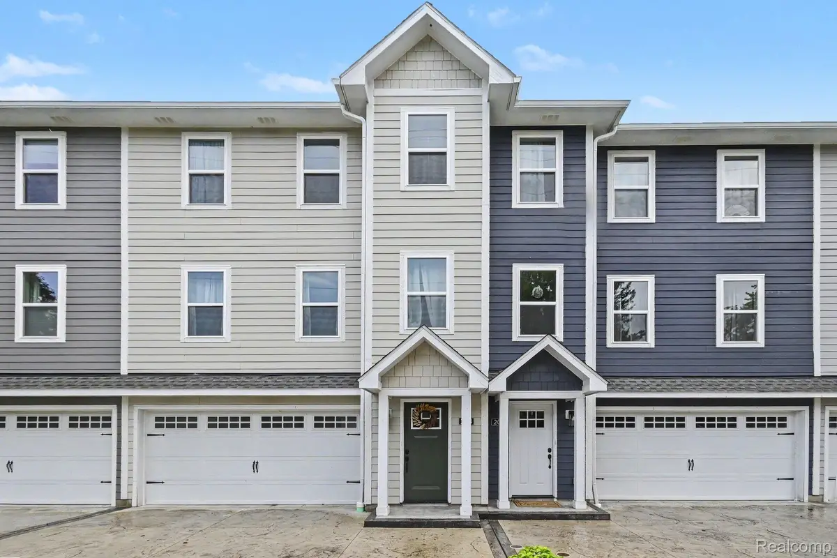 204 Oakwood Street, Holly, MI 48442 - #1