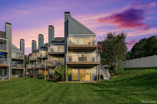215 North Shore Drive #1, SouthHaven, MI 49090
