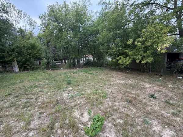19539 Kelly Road, Detroit, MI 48225