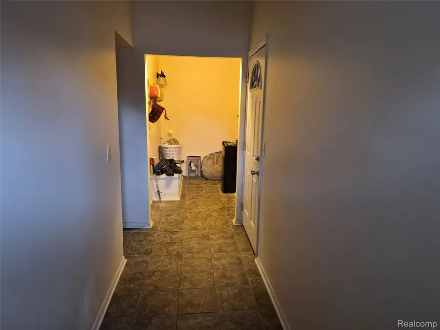 3498 W Walton Boulevard, Waterford, MI 48329 - #2