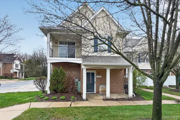 731 Amberly Drive #C, Waterford, MI 48328