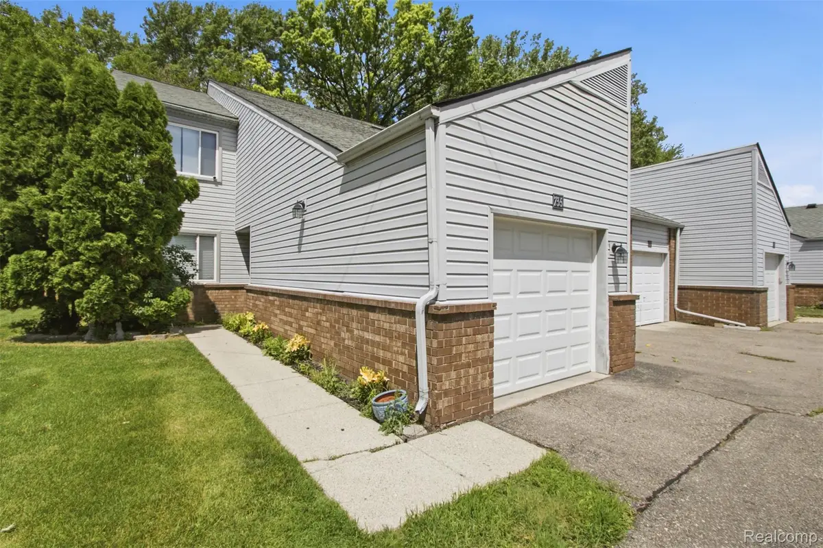 735 Claire Pointe Circle, Saint Clair Shores, MI 48081 - #1
