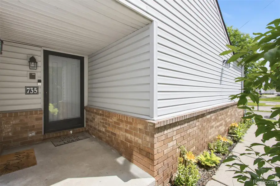 735 Claire Pointe Circle, Saint Clair Shores, MI 48081 - #2