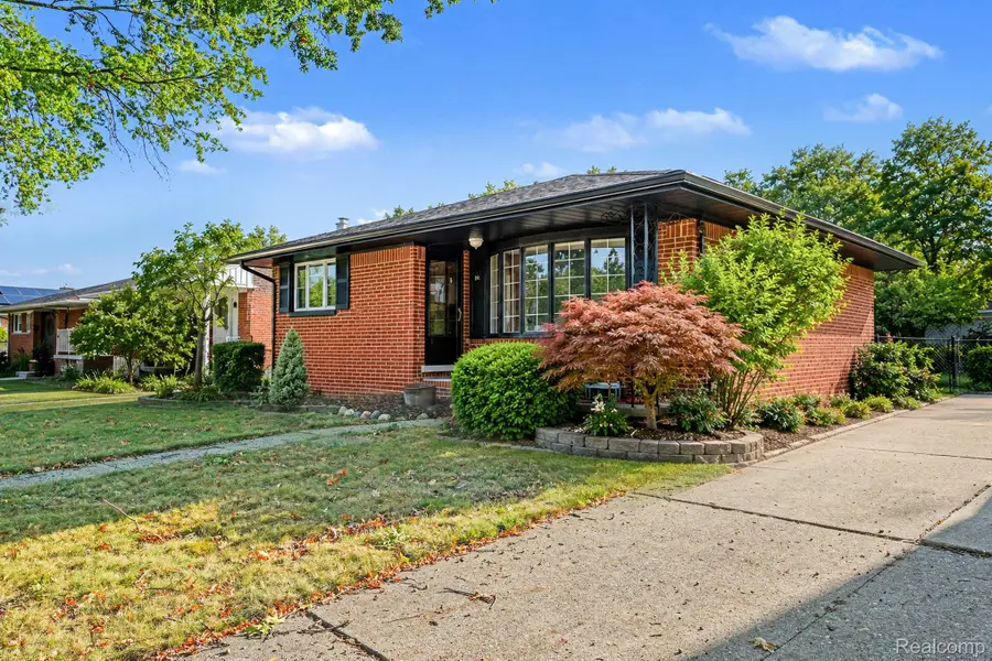 24508 Ursuline Street, Saint Clair Shores, MI 48080 - #3