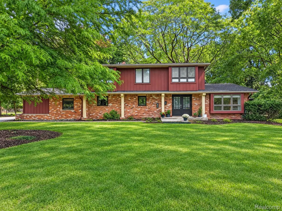 6829 E Knollwood Circle, West Bloomfield, MI 48322 - #1