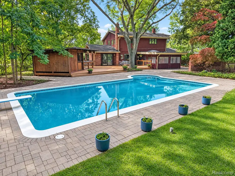 6829 E Knollwood Circle, West Bloomfield, MI 48322 - #2