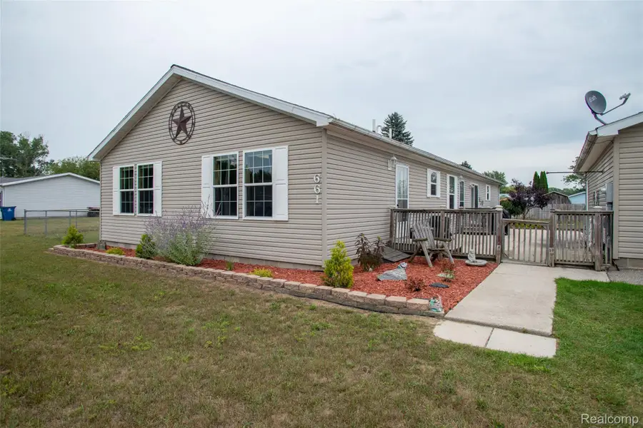 661 Locust Street, Howard City, MI 49329 - #3