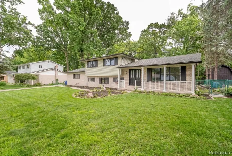6742 Canterbury Court, Shelby, MI 48316 - #2