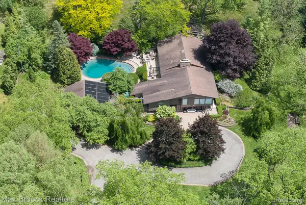 20 Martell Drive, BloomfieldHills, MI 48304