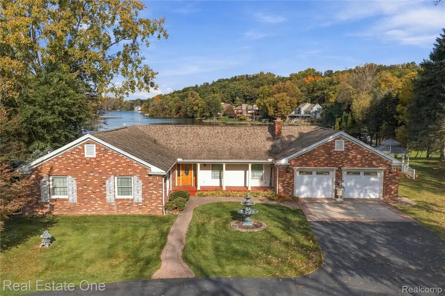 8507 Faussett Road, Fenton, MI 48430 - #2