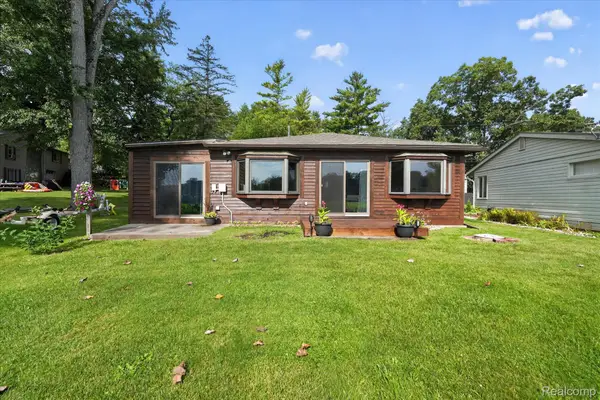 6390 Buckshore Drive, WhitmoreLake, MI 48189