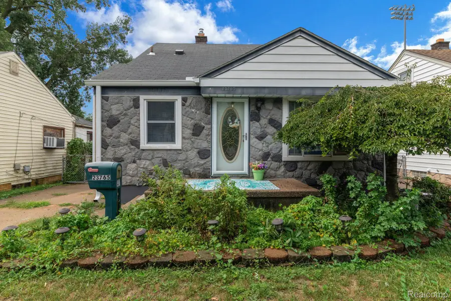 23765 Crossley Avenue, Hazel Park, MI 48030 - #2
