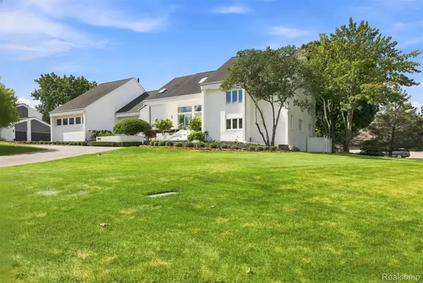3802 Columbia Drive, BloomfieldHills, MI 48302