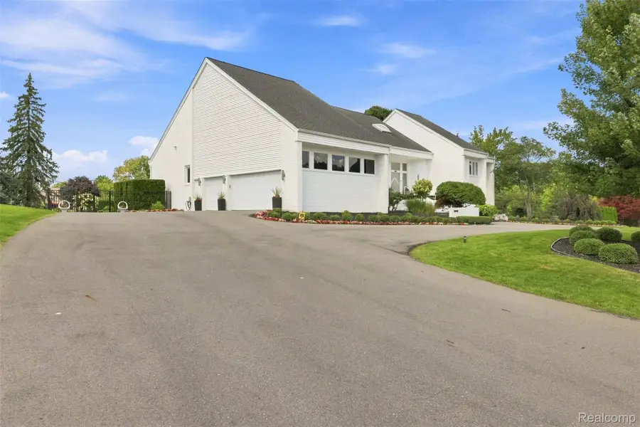 3802 Columbia Drive, Bloomfield, MI 48302 - #2