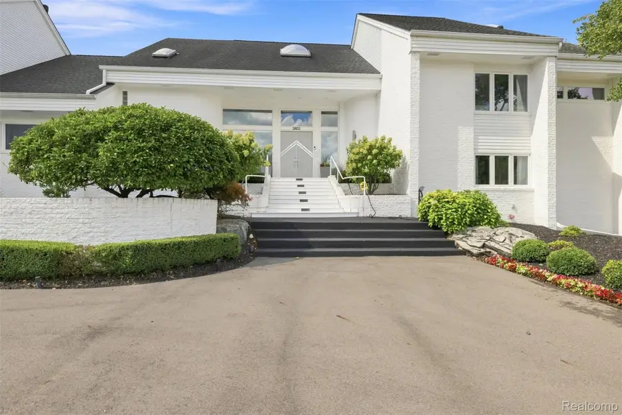 3802 Columbia Drive, Bloomfield, MI 48302 - #3