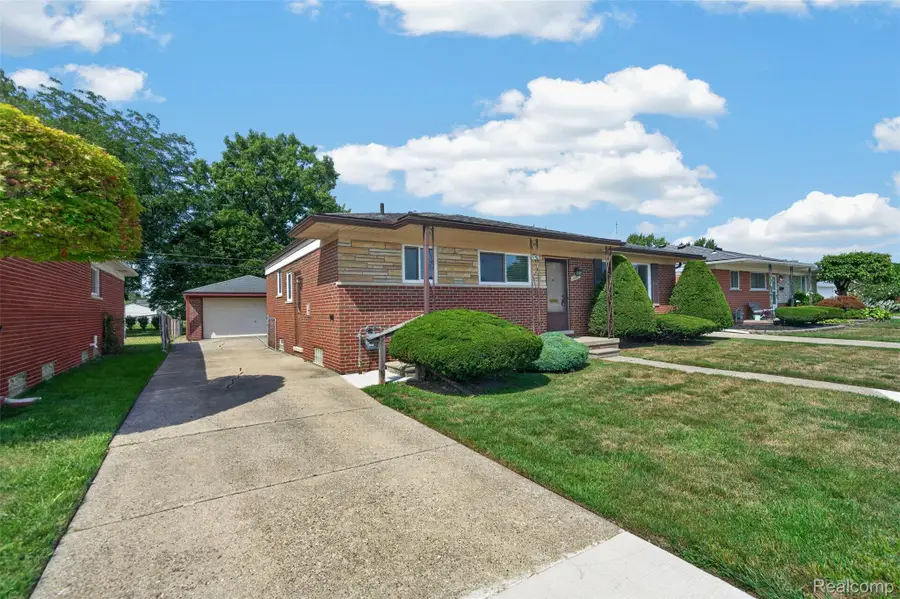 28371 Los Olas Drive, Warren, MI 48093 - #2