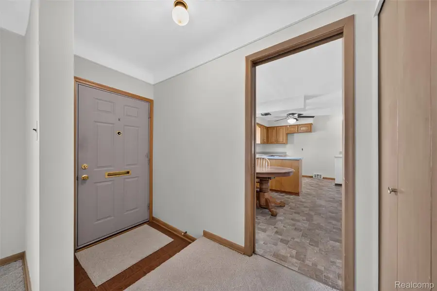 28371 Los Olas Drive, Warren, MI 48093 - #3